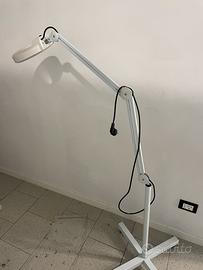 Lampada con ingrandimento