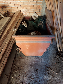 Vecchia vasca in ferro