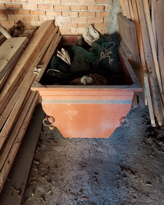 Vecchia vasca in ferro