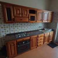 Cucina legno massello-marmo, stile baita montagna