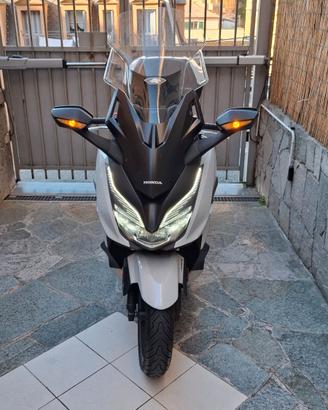 Honda forza 350 deluxe