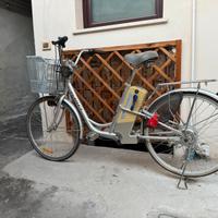 Bici elettrica revisionata con batteria nuova!