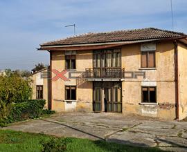 CAVARZERE: casa indipendente con terreno agricolo