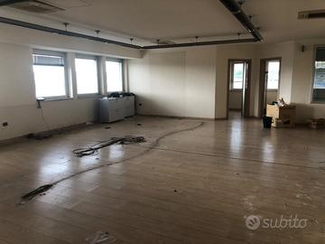 Ufficio ristrutturato 250 mq due posti auto