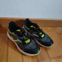 Sneakers bambino Joma nere e gialle mod. JR30W2401