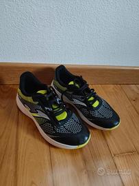 Sneakers bambino Joma nere e gialle mod. JR30W2401