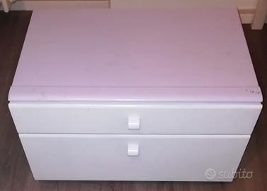 Comodini in legno, robusti e grandi