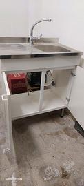 Lavello cucina in acciaio con mobile bianco