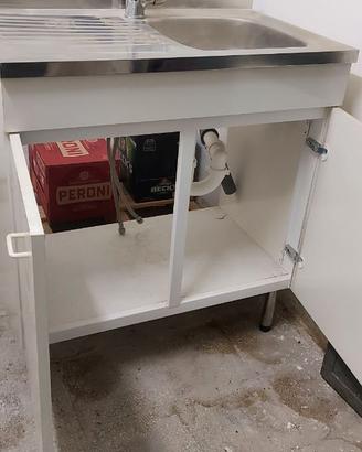 Lavello cucina in acciaio con mobile bianco