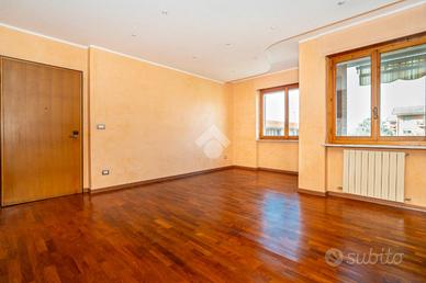 4 LOCALI A CASELLE TORINESE