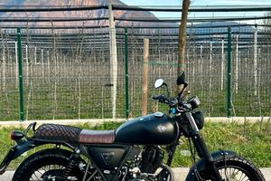 Archive Scrambler 125 – 2024 + borse incluse