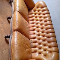 Divano  e poltrone classiche di stilo