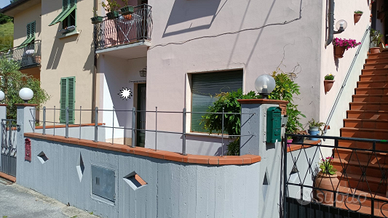 Appartamento piano terra con resede zona Santomoro