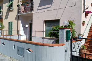 Appartamento piano terra con resede zona Santomoro