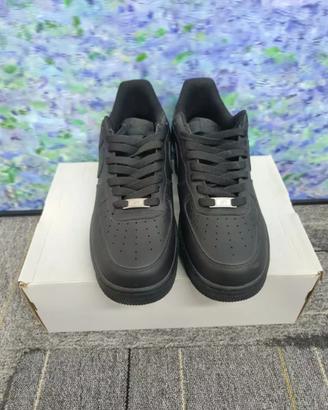 Nike Air Force 1 nere, taglia 43