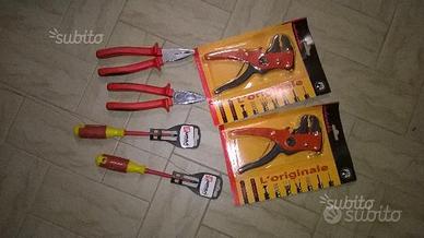 2 pinze 2 spelafili 2 cacciaviti 1tester