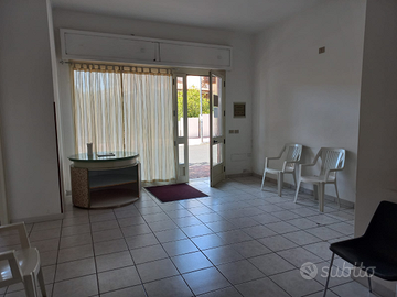 Salone uso ufficio o simili