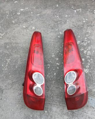 coppia fari posteriori Ford fiesta 5.p. anno 2007