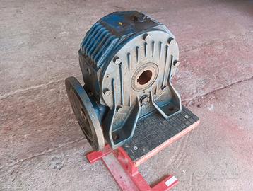 Riduttore di giri motore