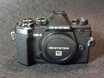OM SYSTEM OM-5 nera