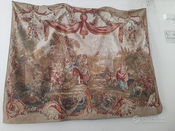 arazzo con antica scena, molte rose e drappi