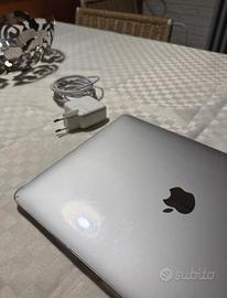 Apple MacBook Air (M1, 2020)