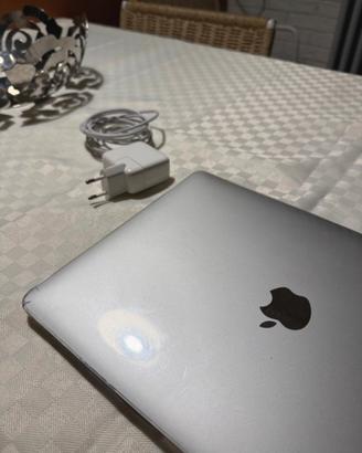 Apple MacBook Air (M1, 2020)