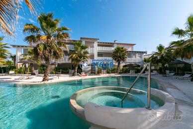 Cala Blu # [swimming pool] + / trilocale /