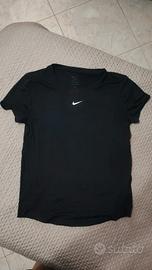 Nike T-shirt nera dri-fit taglia 2XS