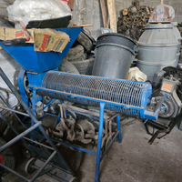 Macchinario per sgusciare mandorle