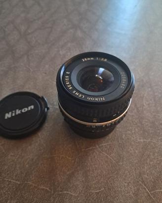obbiettivo NIKON grandangolare
