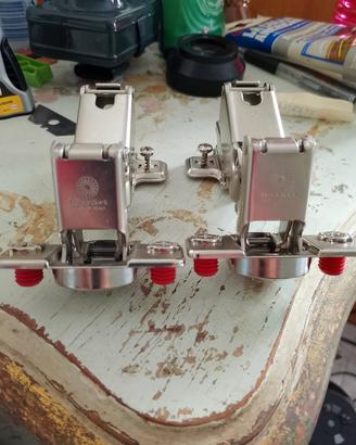 N.2 CERNIERE A 180 GRADI FERRARI