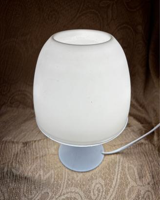 Lampada da comodino di plastica