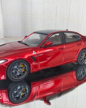 Alfa Romeo Giulia Quadrifoglio . 1/43 della Solido