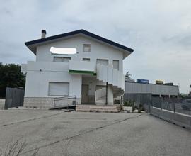 Uffici Zona Industriale Termoli 10/14 postazioni