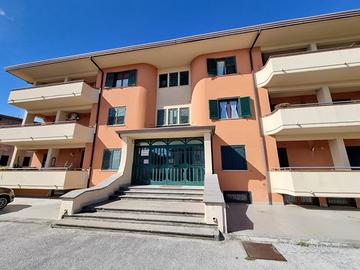 Trilocale parzialmente arredato
