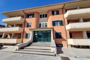 Trilocale parzialmente arredato