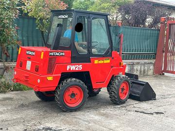 P76 Mini pala 4 ruote sterzanti Hitachi 25 q.li