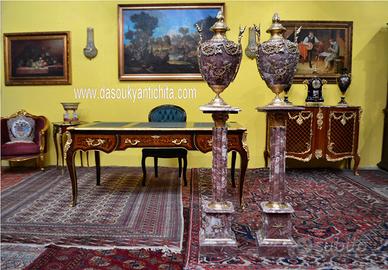 Coppia di piedistalli con poutiche in marmo rosso