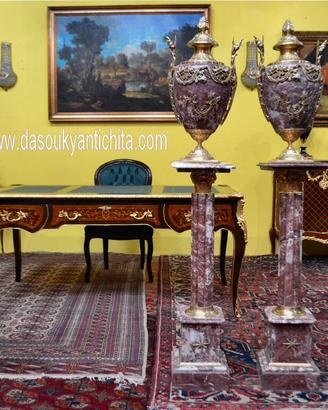 Coppia di piedistalli con poutiche in marmo rosso