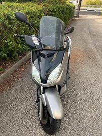 Yamaha XMAX 250