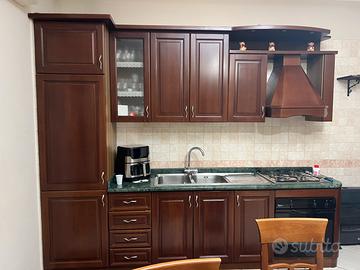 Cucina in legno con casse in multi strato
