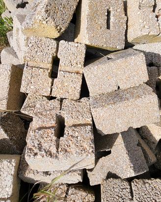 Blocchi tiranti pietre pietrelle per vigneto 