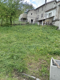 Rustico con terreno e pertinenze