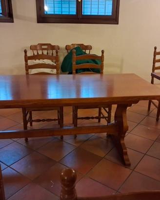 due tavoli da taverna con 6 sedie