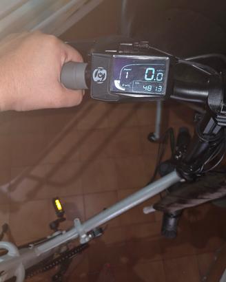 bici elettrica argento 