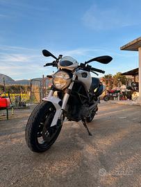 Ducati monster 696