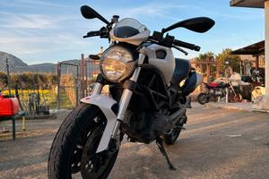 Ducati monster 696