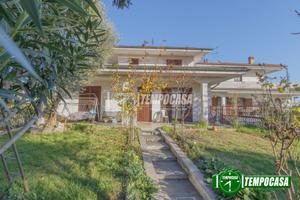 Villa a Noviglio Via G. Puccini 5 locali