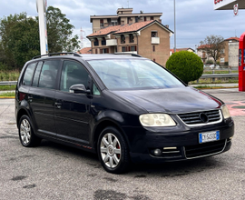 Volkswagen touran gia demolito per ue romania